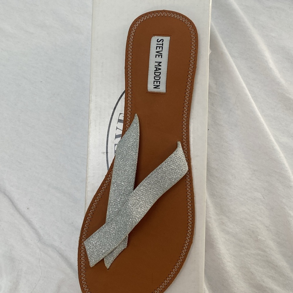 Steve Madden Silver Showoff sandals - (toe ring style) - Picture 5 of 5